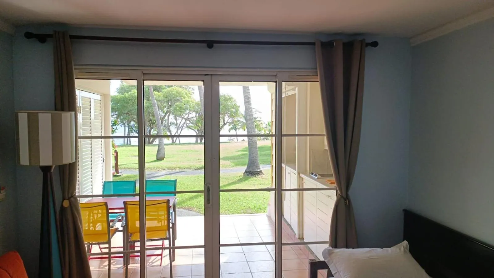 Апартаменты Grand Studio 4 Pers Superbe Vue Mer Et Cocotiers Dans Village Vacances Sainte-Anne Plage A - 30 M